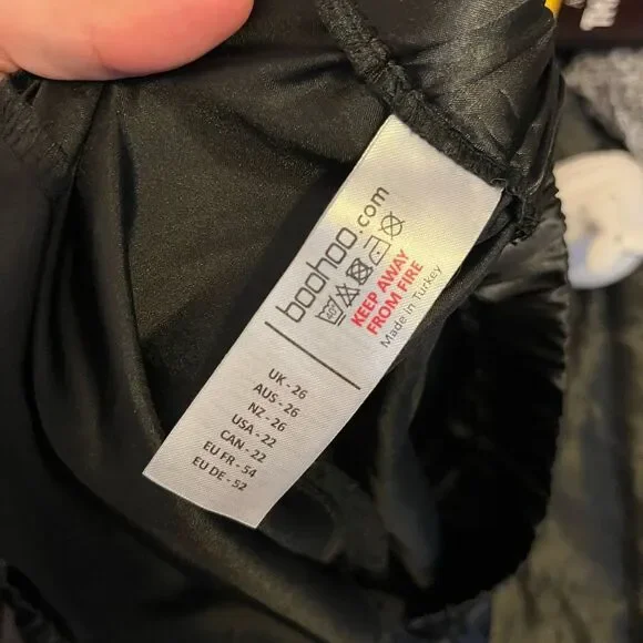 Boohoo Black Two-Piece Tank and Shorts Pajama Set Size 22 - Picture 13 of 14